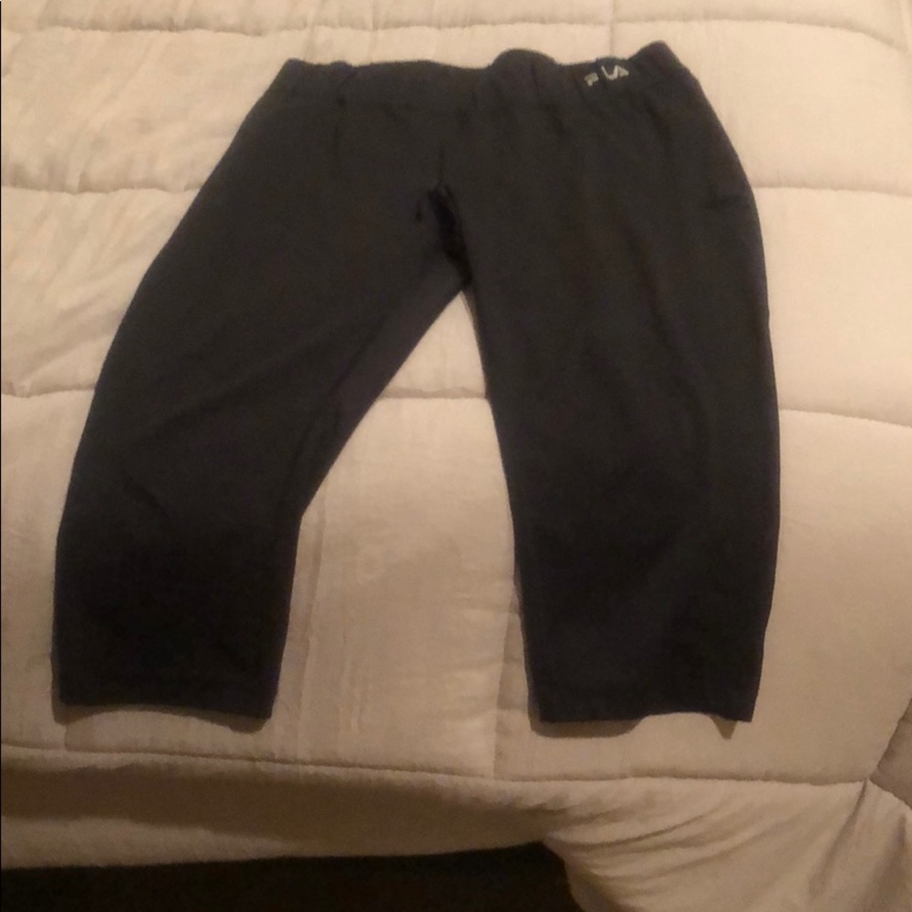 Cropped black FILA leggings